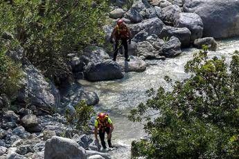 Torrente in piena, 10 morti Torrente in piena, 10 morti