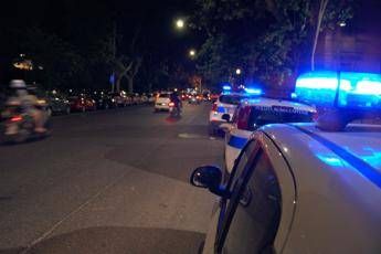 Roma, assembramenti a ponte Milvio: aggredita troupe Rai Roma, assembramenti a ponte Milvio: aggredita troupe Rai