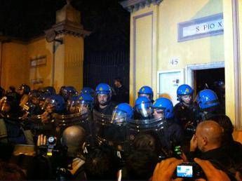 Anpi, in 5 rinviati a giudizio per la protesta contro la salma di Priebke ad Albano Anpi, in 5 rinviati a giudizio per la protesta contro la salma di Priebke ad Albano