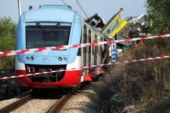 Scontro treni, l'avvocato del capostazione: Non ha alterato lui il registro di viaggio Scontro treni, l'avvocato del capostazione: Non ha alterato lui il registro di viaggio
