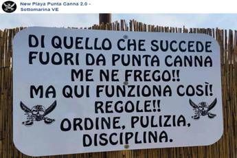 Discriminata e insultata, nuova denuncia per la spiaggia 'fascista' Discriminata e insultata, nuova denuncia per la spiaggia 'fascista'