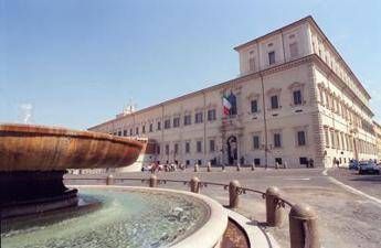 Quirinale, M5S cambia strategia: addio quirinarie. Ma è rabbia in chat. Grillo e Casaleggio in pressing su Renzi: Fuori i nomi Quirinale, M5S cambia strategia: addio quirinarie. Ma è rabbia in chat. Grillo e Casaleggio in pressing su Renzi: Fuori i nomi