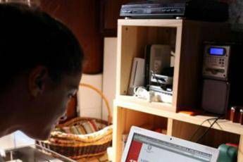 Rughe da computer: passare troppo tempo davanti al pc invecchia la pelle Rughe da computer: passare troppo tempo davanti al pc invecchia la pelle