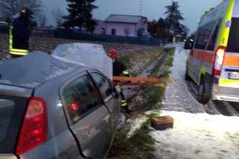 Reggio Emilia, sbanda e finisce fuori strada: morto 23enne Reggio Emilia, sbanda e finisce fuori strada: morto 23enne