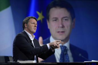 Scontro Renzi-Conte, chi ha ragione? Il sondaggio