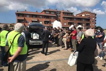 14enne investito a Roma, folla ai funerali