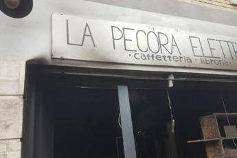 Roma, nuovo incendio alla libreria 'Pecora elettrica' Roma, nuovo incendio alla libreria 'Pecora elettrica'