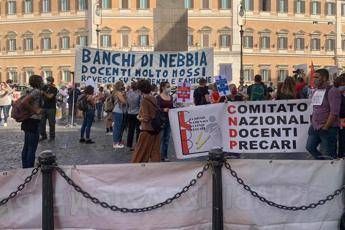 Scuola, studenti al fianco dei docenti precari: Serve continuità Scuola, studenti al fianco dei docenti precari: Serve continuità