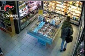 Dal prosciutto al whisky, rubava merce in negozi centro per rivenderla nei mercatini /Video Dal prosciutto al whisky, rubava merce in negozi centro per rivenderla nei mercatini /Video
