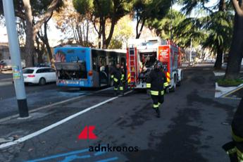 Roma, principio di incendio su bus Atac spento da conducente