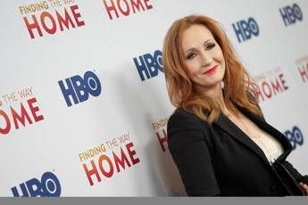 J.K. Rowling nella bufera per un tweet sulle persone transgender J.K. Rowling nella bufera per un tweet sulle persone transgender