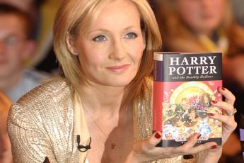 Coronavirus, JK Rowling: Ho avuto i sintomi, sto meglio
