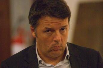 Renzi: Governo? Parla e sfascia l'Italia Renzi: Governo? Parla e sfascia l'Italia