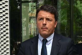 Quanto fango su di noi, Renzi chiama Raggi Quanto fango su di noi, Renzi chiama Raggi