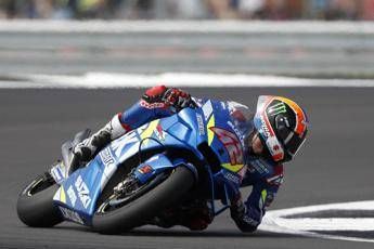 Rins beffa Marquez al fotofinish Rins beffa Marquez al fotofinish