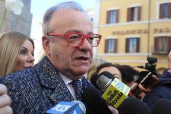 Covid, Rotondi: Vaccino obbligatorio o non ne usciamo Covid, Rotondi: Vaccino obbligatorio o non ne usciamo