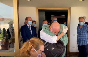 Silvia Romano, il padre: Vogliamo un po' di pace, c'è una ragazza da proteggere Silvia Romano, il padre: Vogliamo un po' di pace, c'è una ragazza da proteggere