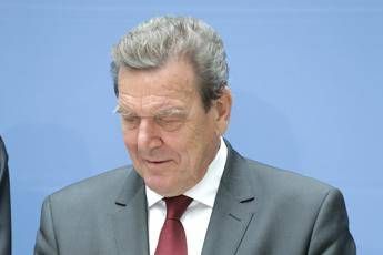 Coronavirus, Schröder: Sì a eurobond, Germania renda aiuto che ebbe Coronavirus, Schröder: Sì a eurobond, Germania renda aiuto che ebbe