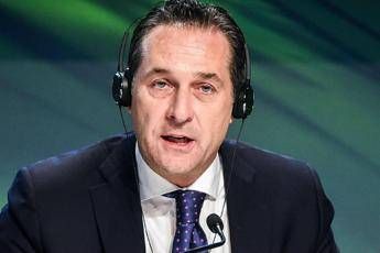 Austria, Strache si ritira dopo gli scandali Austria, Strache si ritira dopo gli scandali