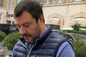 Salvini indagato per voli di stato, verifiche su 35 viaggi Salvini indagato per voli di stato, verifiche su 35 viaggi