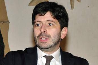 Covid, Speranza: Ordinanza treni essenziale Covid, Speranza: Ordinanza treni essenziale
