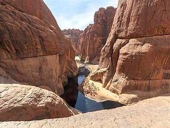 Guelta d'Archei, oasi straordinaria che si trova nel cuore del Sahara Guelta d'Archei, oasi straordinaria che si trova nel cuore del Sahara