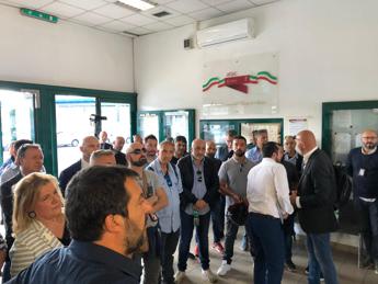 Salvini al deposito Atac: Amministrazione incapace e assente