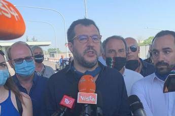Salvini: Spero di chiudere tutti i campi rom con lucchetto - Video Salvini: Spero di chiudere tutti i campi rom con lucchetto - Video