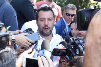 Salvini: Mi è arrivato un altro proiettile, non piango