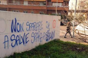 'Sparate a Salvini', scritta choc a Milano 'Sparate a Salvini', scritta choc a Milano