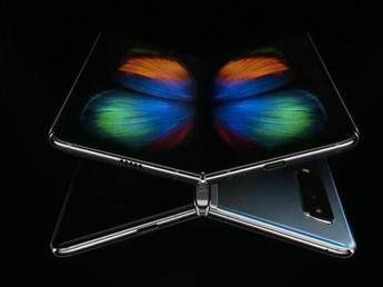 Samsung, con il Fold arriva la 'rivoluzione' pieghevole /Video Samsung, con il Fold arriva la 'rivoluzione' pieghevole /Video