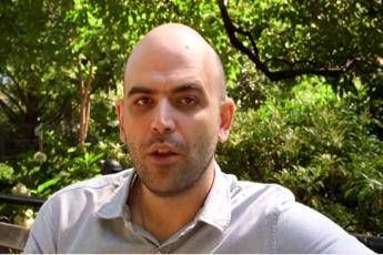 Cannabis, l'appello di Saviano ai politici: Votate per la legalizzazione /Video Cannabis, l'appello di Saviano ai politici: Votate per la legalizzazione /Video