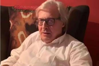 Coronavirus, Sgarbi: Chiedo scusa, non volevo incitare a violare norme Coronavirus, Sgarbi: Chiedo scusa, non volevo incitare a violare norme