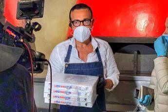 Pizzaiolo Sorbillo: Bene Salvini, consegna a domicilio ci farebbe respirare Pizzaiolo Sorbillo: Bene Salvini, consegna a domicilio ci farebbe respirare