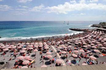Boom di presenze sulle spiagge a ferragosto. Cna Balneari, +25% su 2014 Boom di presenze sulle spiagge a ferragosto. Cna Balneari, +25% su 2014