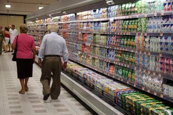 Inflazione, a giugno rallenta ancora. Giù i prezzi degli alimentari Inflazione, a giugno rallenta ancora. Giù i prezzi degli alimentari