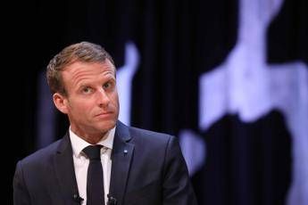 Macron lancia reddito universale contro povertà Macron lancia reddito universale contro povertà