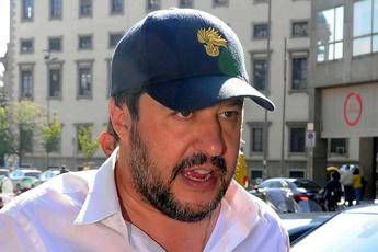 Salvini 'punge' ma Rete insorge: La Raggi nun se tocca Salvini 'punge' ma Rete insorge: La Raggi nun se tocca