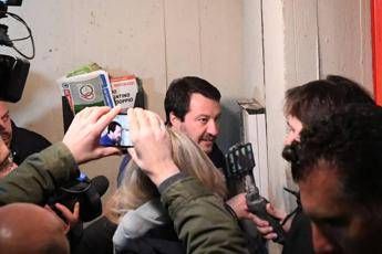 Salvini al citofono, Facebook rimuove il video