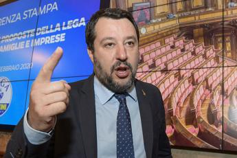 Coronavirus, Salvini: Finalmente chiudono le fabbriche, troppi giorni persi