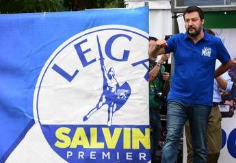 Sondaggio: Lega scende, salgono Pd e M5S