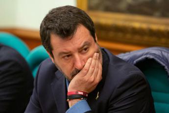 Coronavirus, Salvini: Italiani chiusi in casa ma sbarchi ripresi