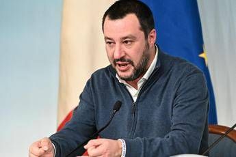 Salvini: Evidenze di contatti tra Ong e trafficanti Salvini: Evidenze di contatti tra Ong e trafficanti