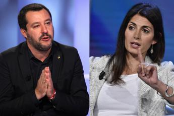 Salvini attacca dal palco, Raggi risponde