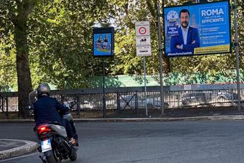 Roma, Salvini 'ci mette la faccia': ecco manifesti col suo volto