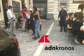 Drink e passeggiata per Salvini e Francesca /Foto Drink e passeggiata per Salvini e Francesca /Foto