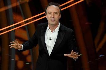 Sanremo, banda e Cantico dei Cantici: è Benigni show Sanremo, banda e Cantico dei Cantici: è Benigni show