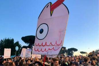 Bibbiano, piazza contesa con le Sardine va a Salvini