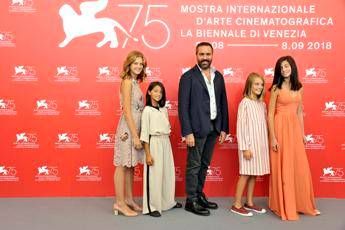 A Venezia 10 minuti di applausi per 'L'Amica Geniale' A Venezia 10 minuti di applausi per 'L'Amica Geniale'