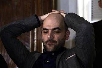 Il senatore D'Anna: Saviano farlocco, gli toglierei la scorta. Lo scrittore: Vergogna /Ascolta Il senatore D'Anna: Saviano farlocco, gli toglierei la scorta. Lo scrittore: Vergogna /Ascolta